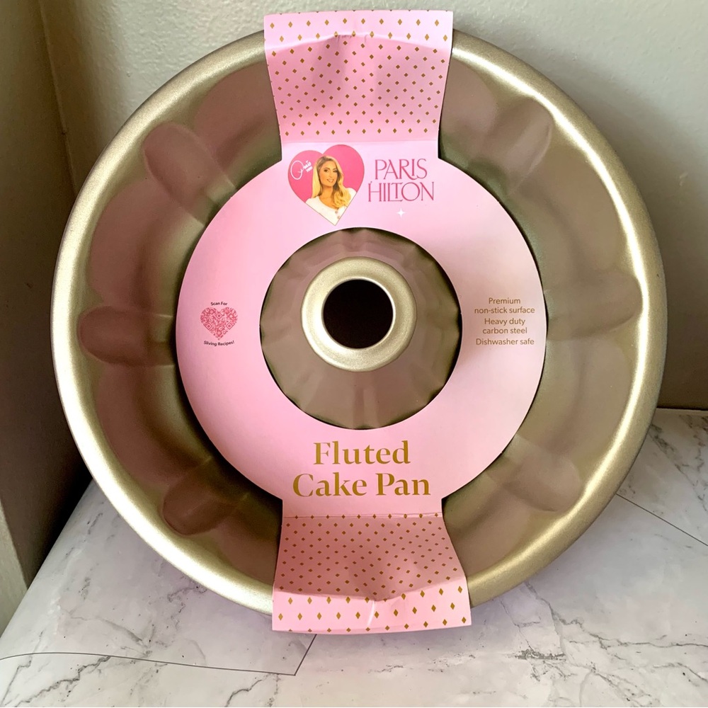 Paris Hilton 9 inch Fluted Cake Pan Nonstick Pink